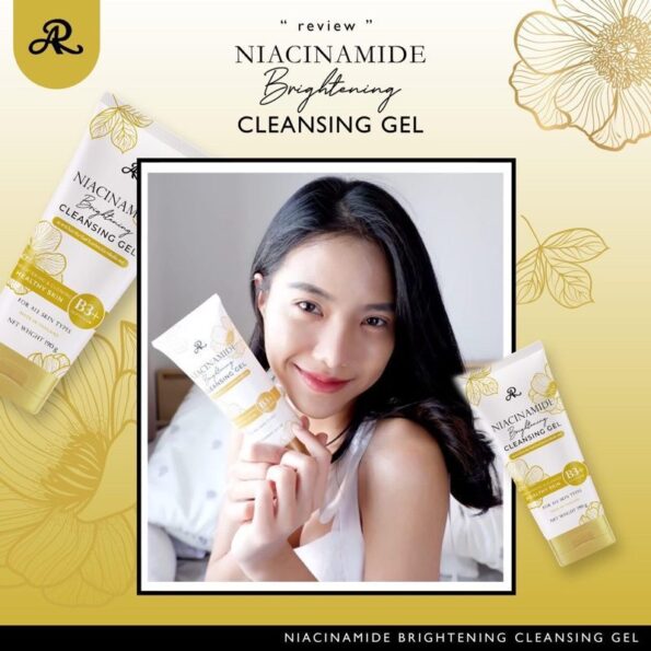 Lady showing the product of AR Niacinamide Brightening Cleansing Facial Cleansing Gel applicable for all skin types, made in thailand, 190ml | Thai Beauty Products NZ