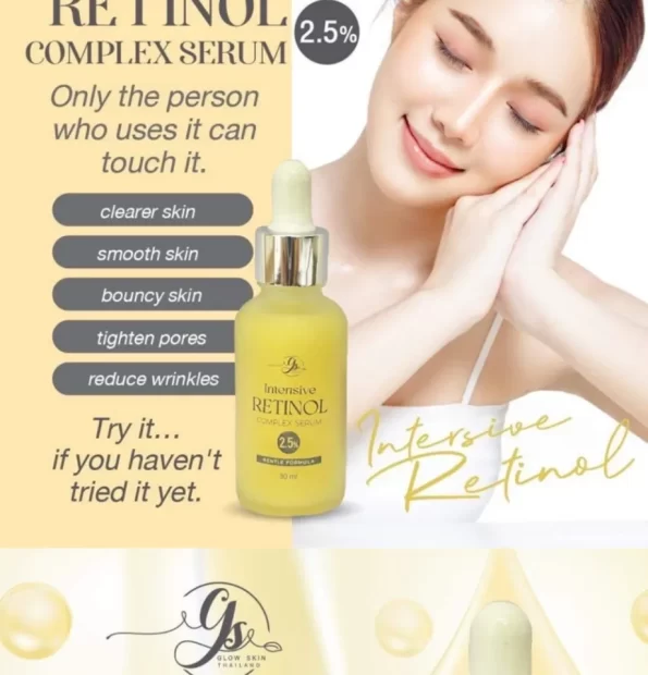 A lady smiles as she's contented with the result of Glow Skin Thailand Intensive Retinol Complex Serum with 2.5% retinol | Thai Beauty Products NZ